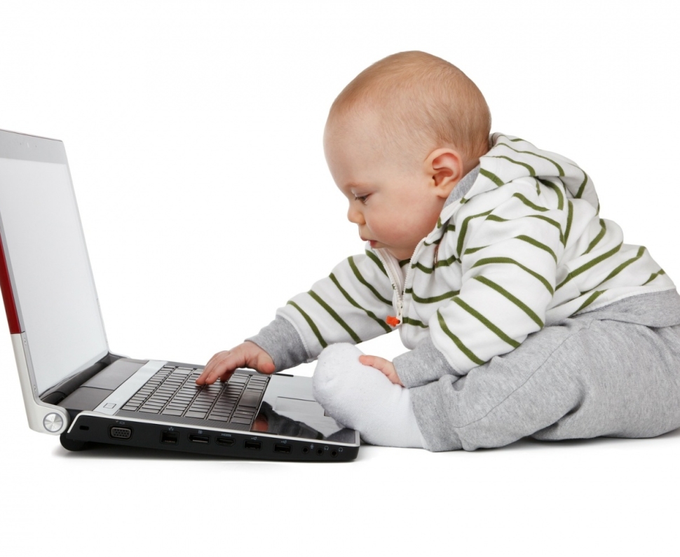 baby-using-a-laptop